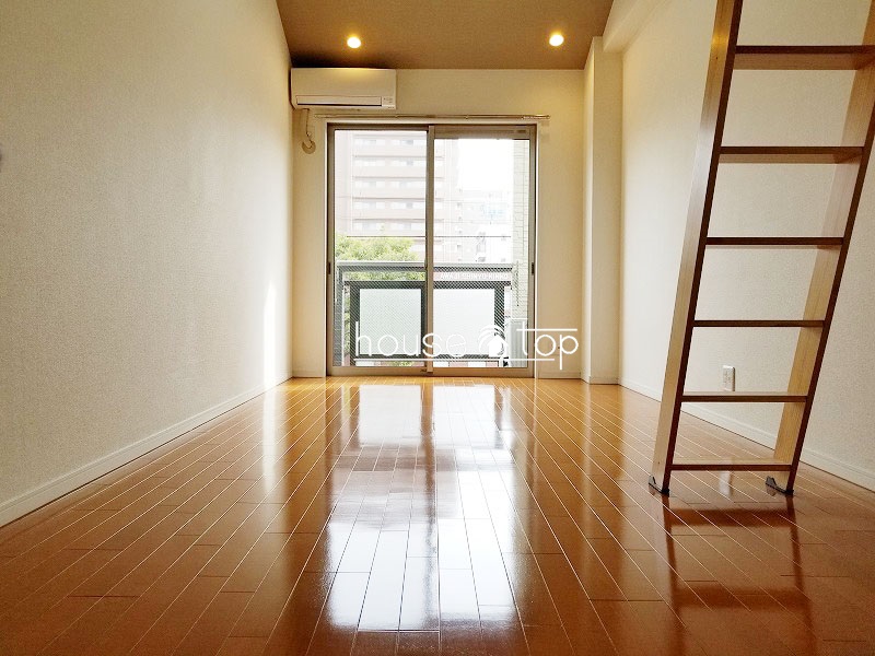 居室・リビング　日当たりの良いお部屋ですよ♪