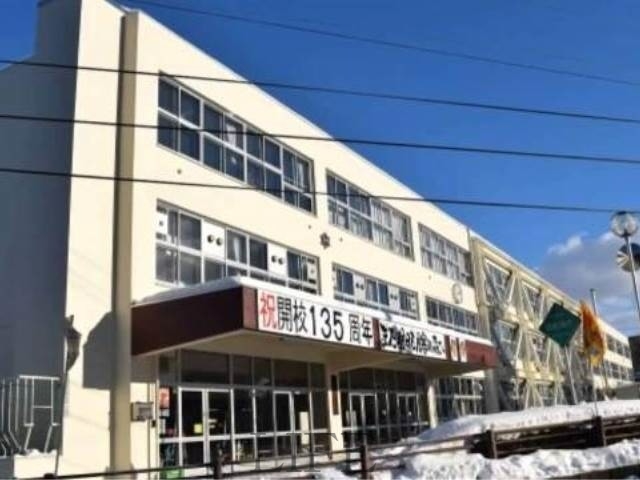 小学校　札幌市立月寒小学校（小学校）まで566m