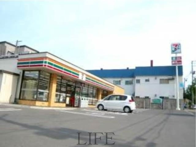 コンビニ　セブンイレブン札幌月寒東1条6丁目店（コンビニ）まで112m