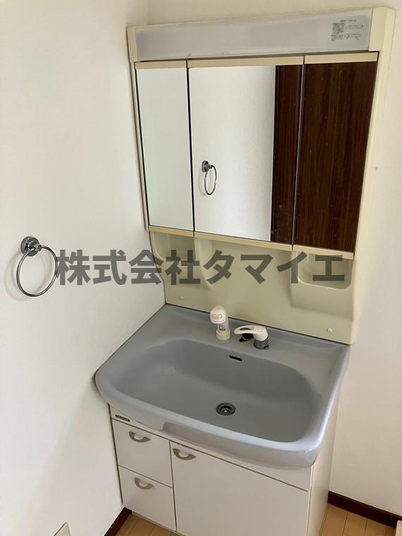 洗面設備　ゆったりとスペースのある洗面所