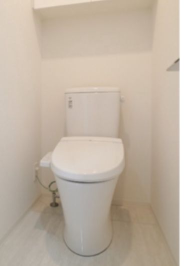 トイレ　落ち着いた色調のトイレです