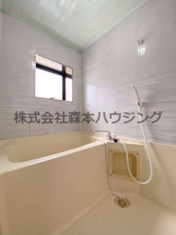 バス・シャワールーム　落ち着いた空間のお風呂です