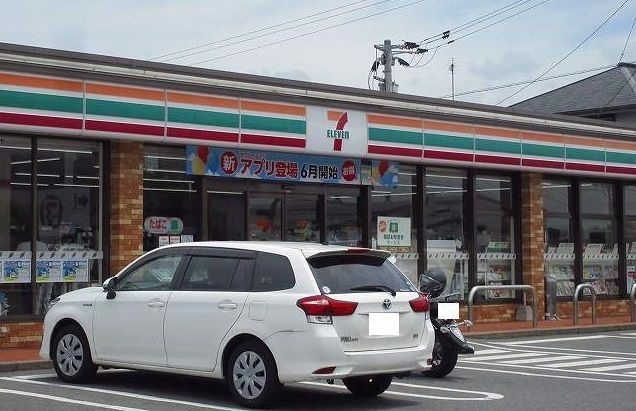 コンビニ　セブンイレブン（コンビニ）まで260m