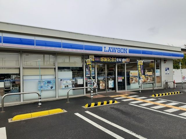 コンビニ　ローソン様（コンビニ）まで816m