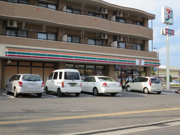 コンビニ　セブンイレブン仙台小鶴新田駅前店（コンビニ）まで370m