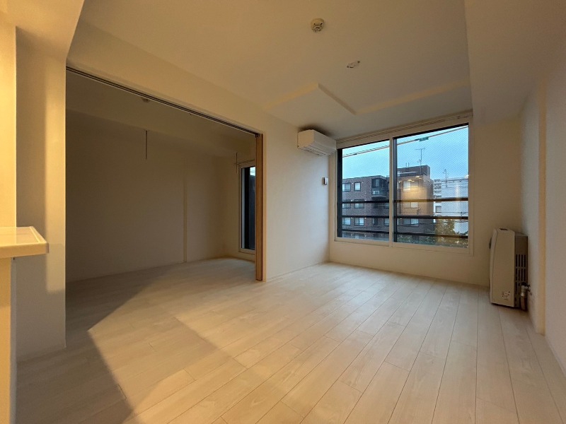 居室・リビング　広くてキレイなお部屋が広がっていて、充実した生活が送れそう。
