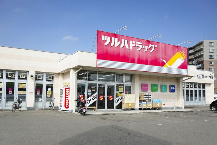 ドラックストア　ツルハドラッグ六丁の目店（ドラッグストア）まで470m