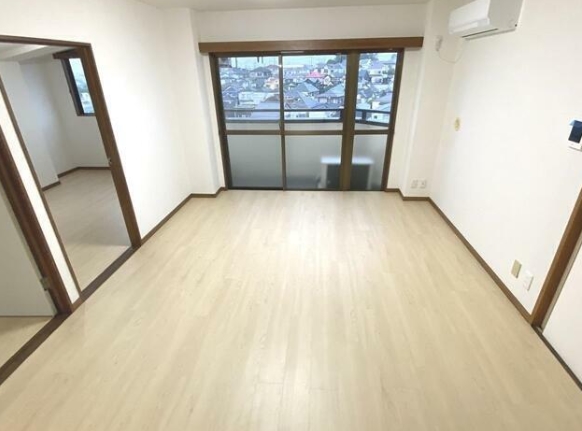 居室・リビング　※別部屋参考写真☆角部屋・二面採光で明るい室内☆