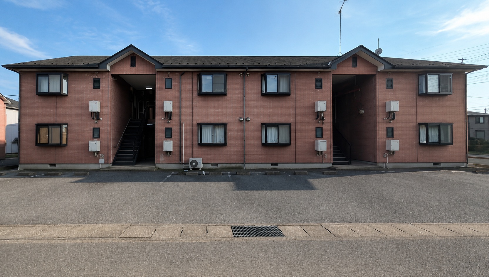 建物外観　嬉しい駐車場２台付きです