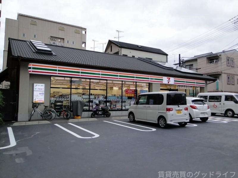 コンビニ　セブンイレブン京都出世稲荷前店（コンビニ）まで355m