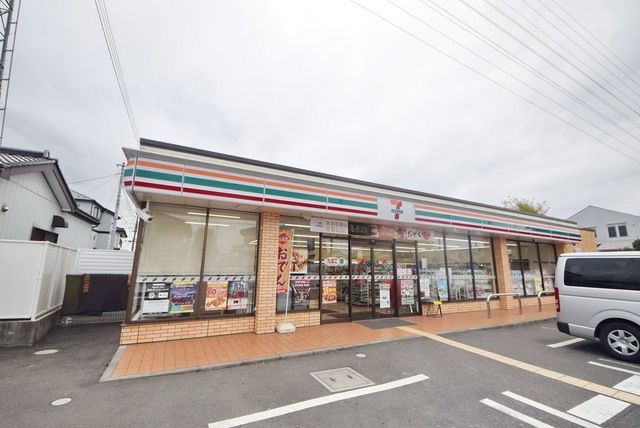 コンビニ　セブンイレブン北本東間2丁目店（コンビニ）まで395m