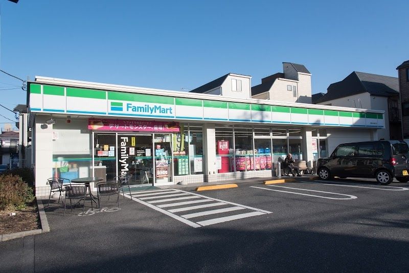 コンビニ　ファミリーマート浮間中央通り店（コンビニ）まで390m