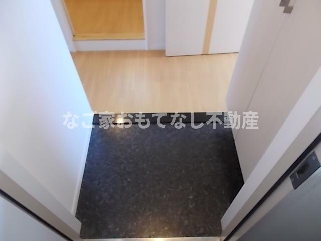 玄関　※写真は別号室