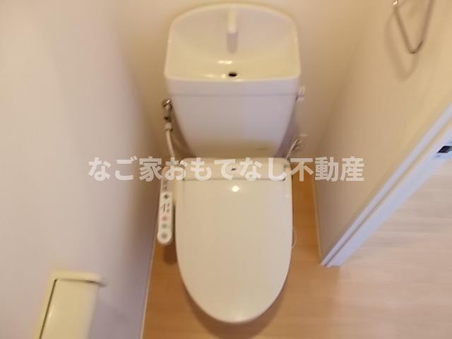 トイレ　※写真は別号室