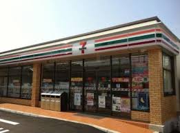 コンビニ　セブンイレブン 都立西高前店（コンビニ）まで486m