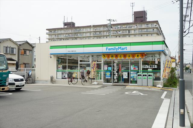 コンビニ　ファミリーマート（コンビニ）まで989m