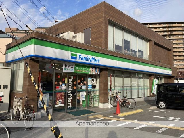 コンビニ　ファミリーマート（コンビニ）まで353m