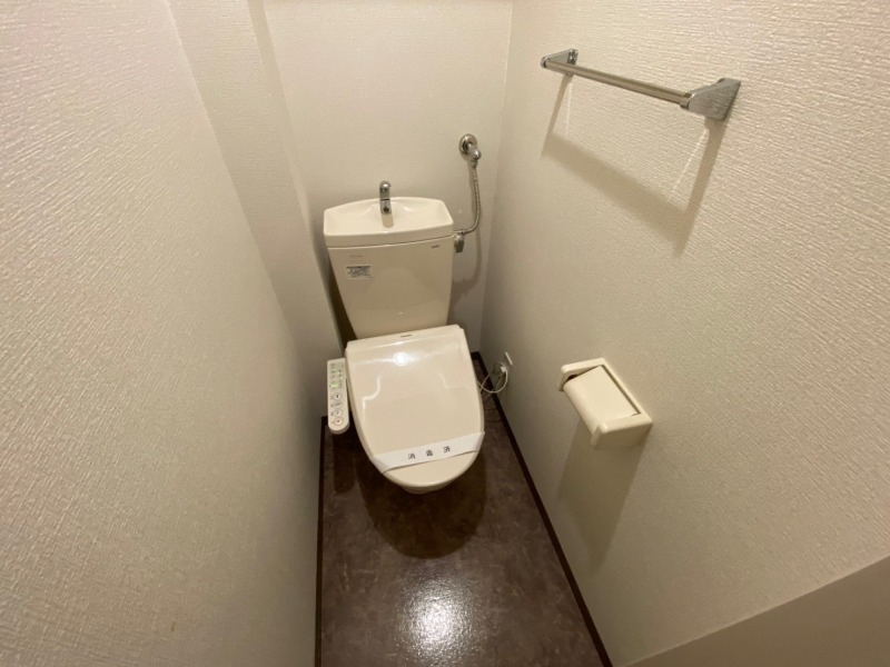 トイレ　こちらはトイレです。清潔感があり、安心して使用できます。