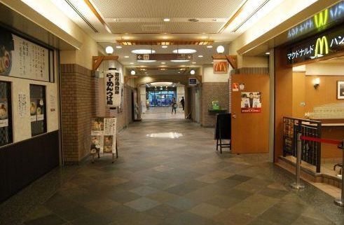 飲食店　マクドナルド OAPタワー店（飲食店）まで270m