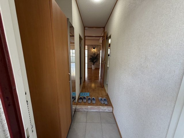 玄関　収納もある玄関です