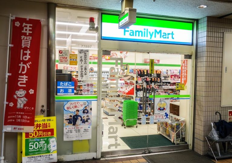 コンビニ　ファミリーマート あべのポンテ店（コンビニ）まで351m