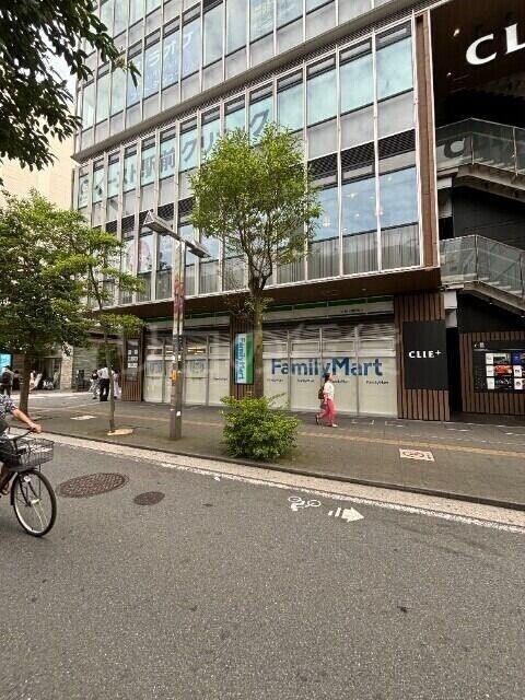 コンビニ　ファミリーマート京急川崎駅前店（コンビニ）まで2349m