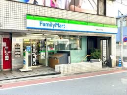 コンビニ　ファミリーマート 南青山七丁目店（コンビニ）まで58m