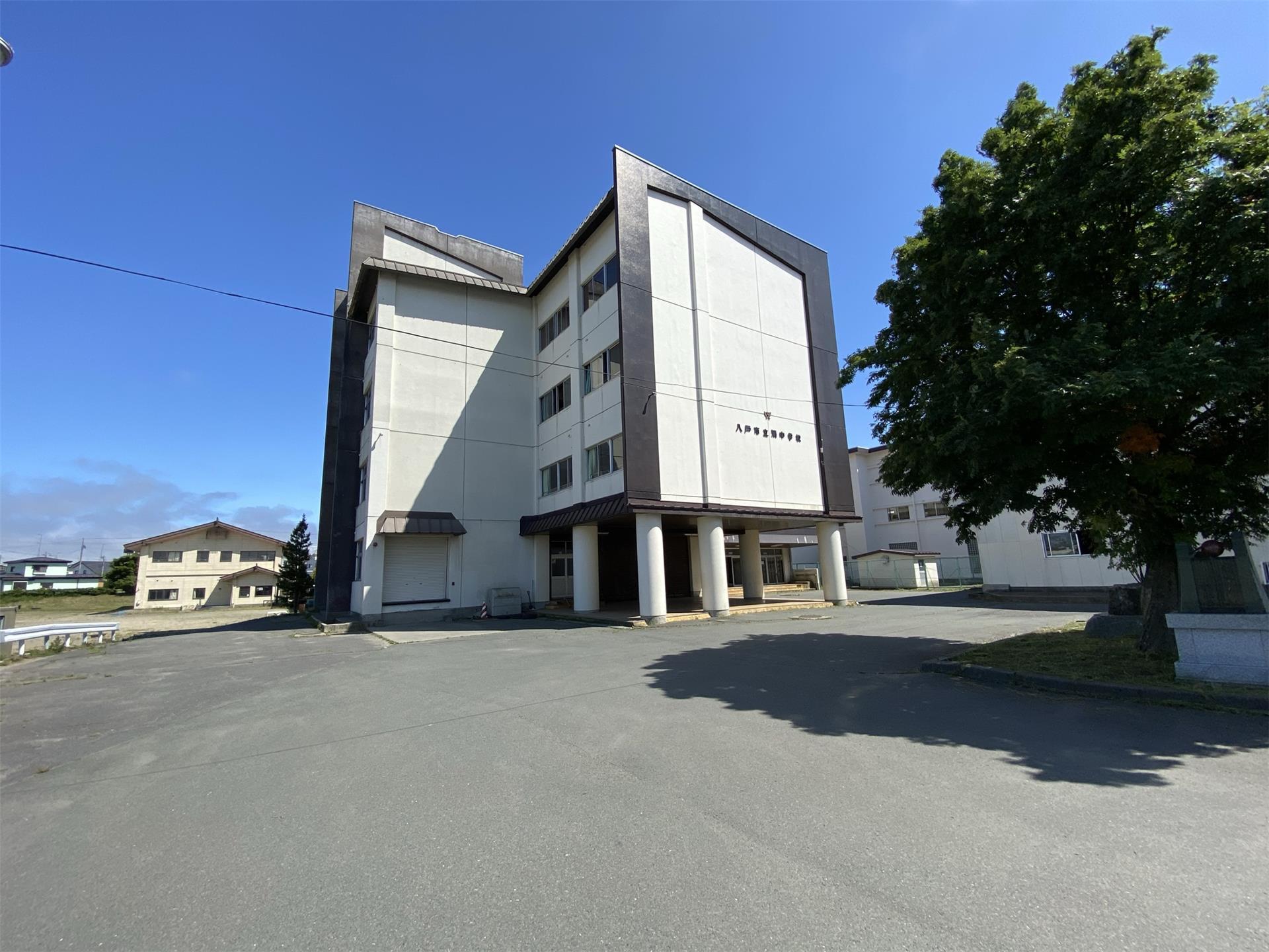 中学校　八戸市立湊中学校（中学校）まで870m