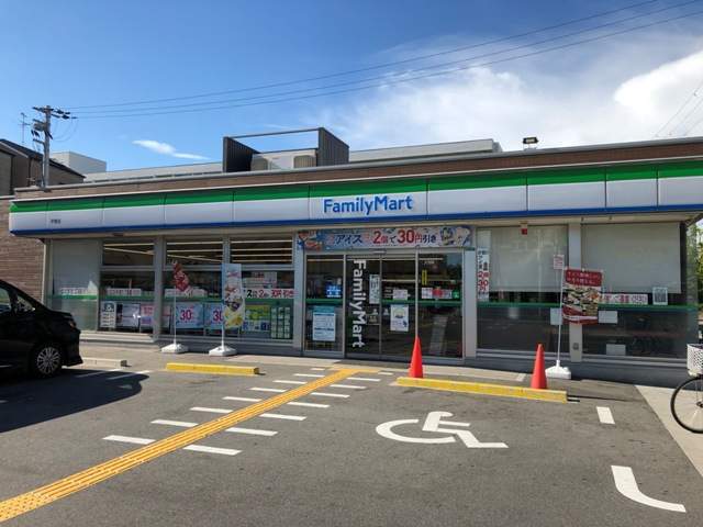 コンビニ　ファミリーマート（コンビニ）まで1383m