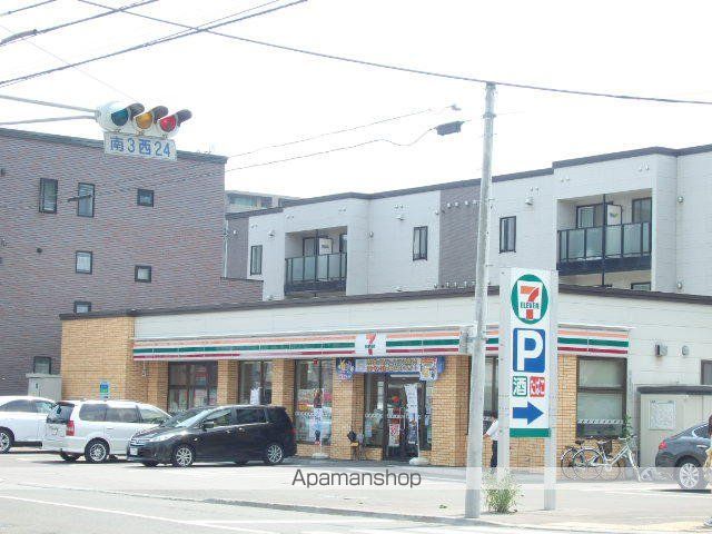 コンビニ　セブンイレブン（コンビニ）まで388m