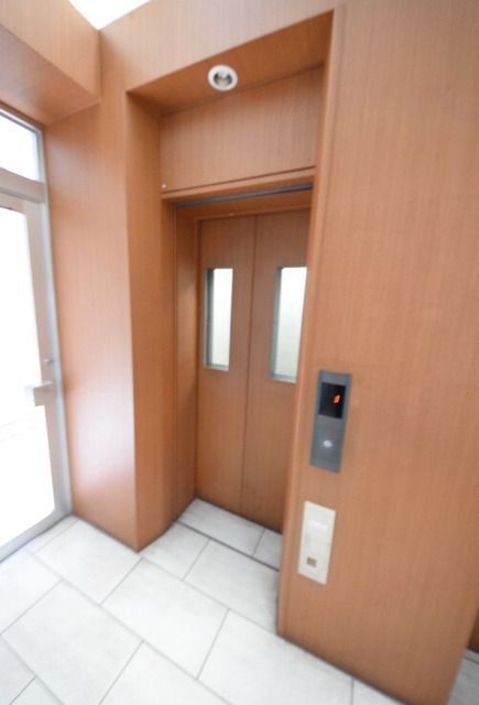 その他設備　エレベーター付き