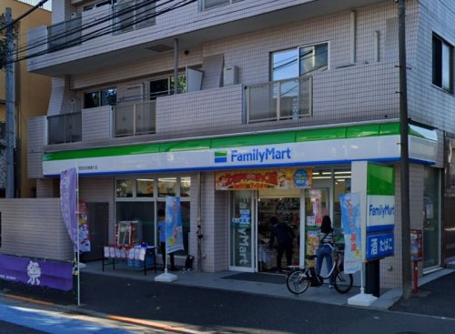 コンビニ　ファミリーマート 世田谷淡島通り店（コンビニ）まで303m