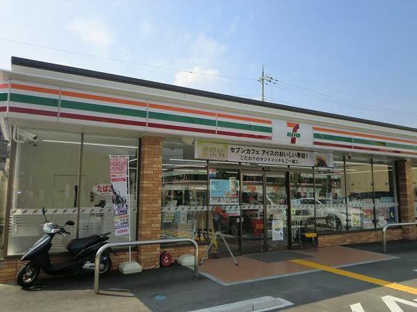コンビニ　セブンイレブン神戸八多町中店（コンビニ）まで664m
