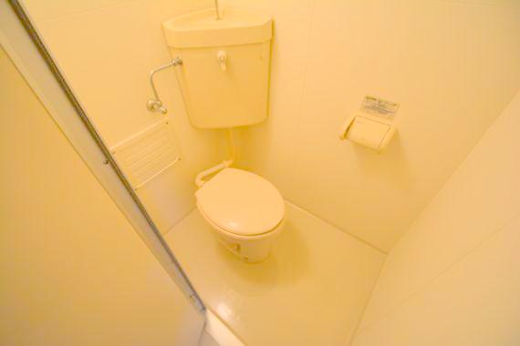 トイレ　スタンダードなトイレは清潔感があってずっと居たくなりますね。