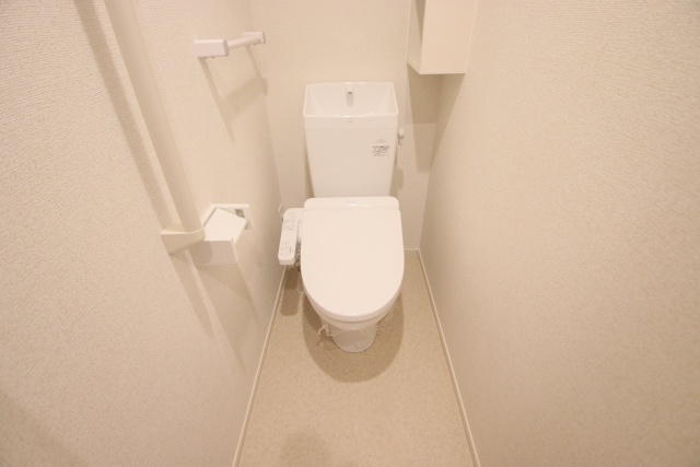 トイレ　※別室の参考写真の為、現況優先です。
