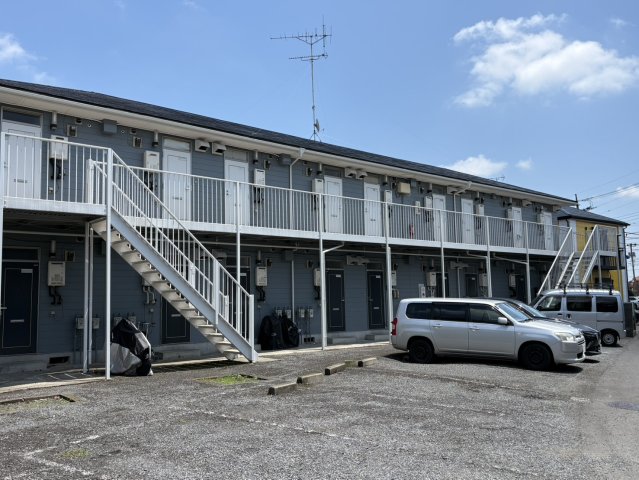 建物外観　エントランス側駐車場.