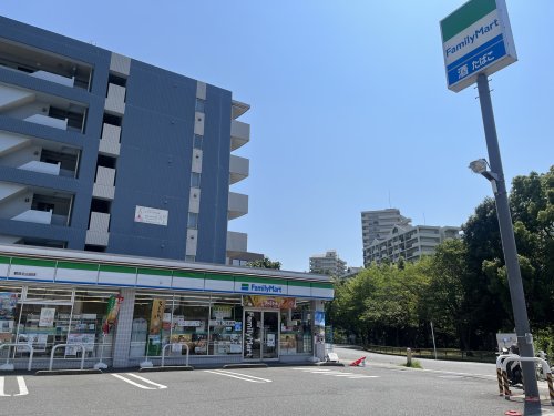 コンビニ　ファミリーマート 都筑北山田店（コンビニ）まで180m