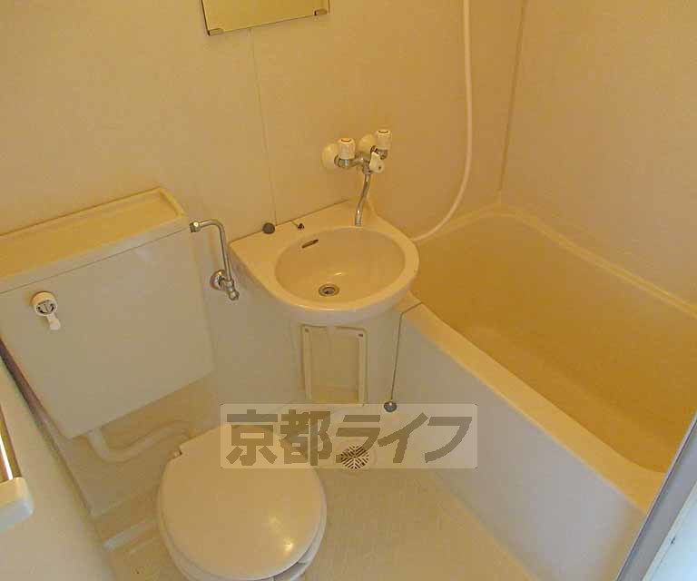 バス・シャワールーム　清潔感のあるお風呂です