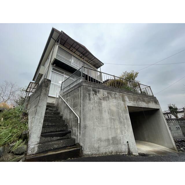 建物外観　庭付き戸建　駐車場１台目
