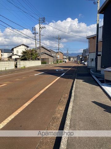その他　前面道路（その他）まで0m