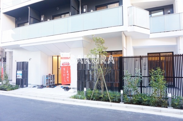 エントランス　お洒落な建物デザイン♪