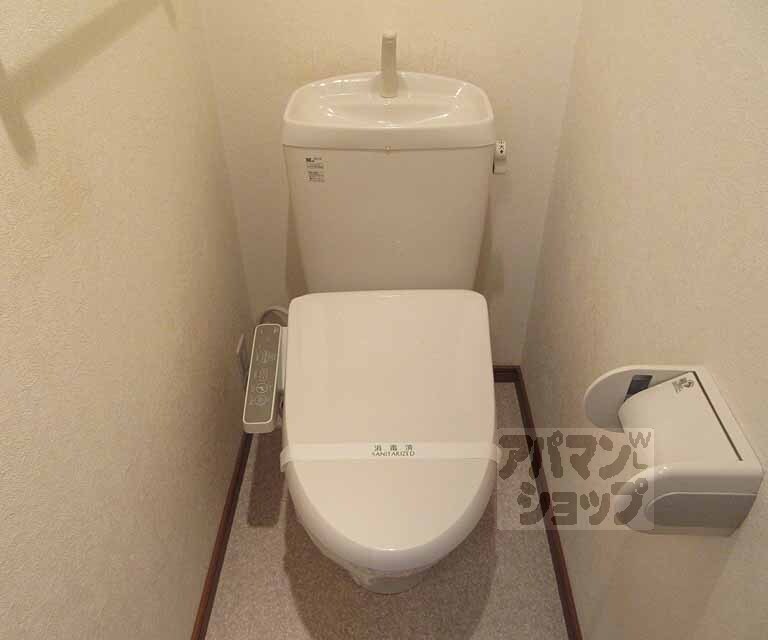 トイレ　温水洗浄便座付きです。