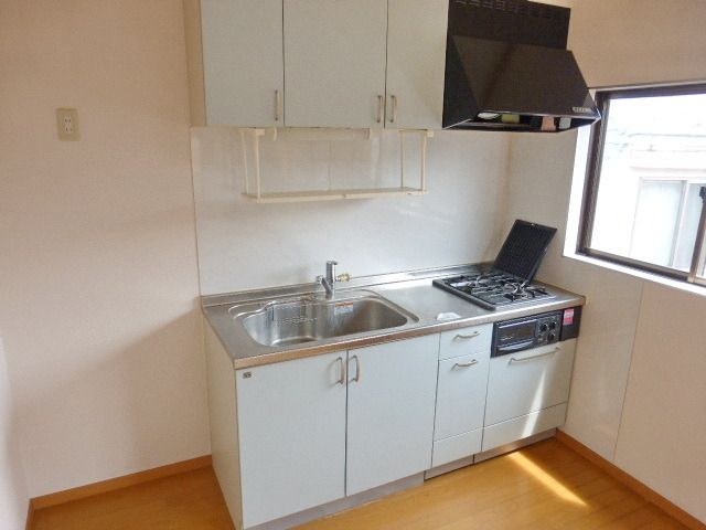 キッチン　★2口ガスコンロのシステムキッチン・窓近く換気が楽です★
