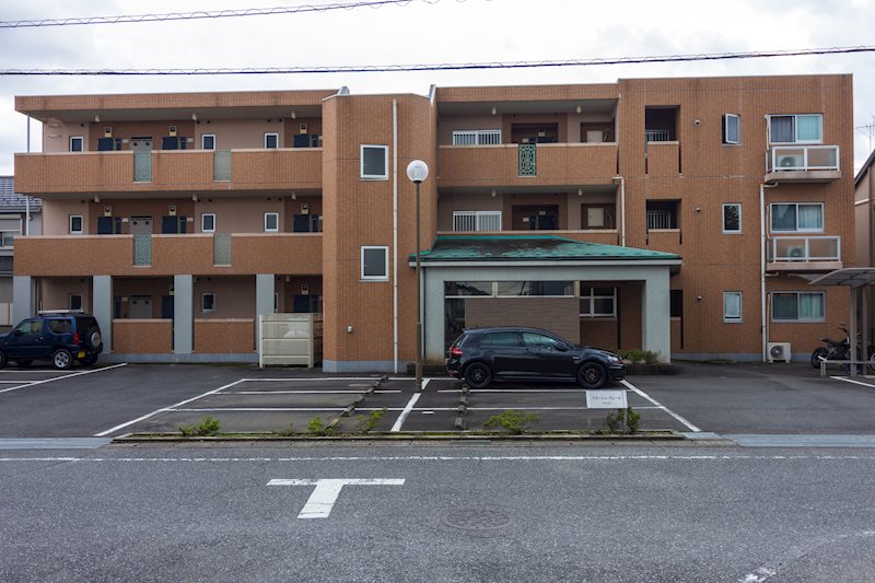 建物外観　鉄筋コンクリート造3階建てオートロックマンションです。