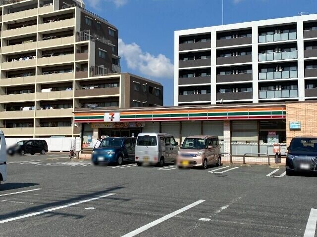 コンビニ　セブンイレブン福岡周船寺1丁目店（コンビニ）まで639m