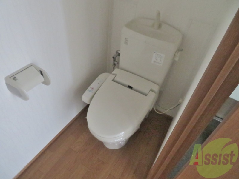 トイレ　トイレはウォシュレット機能付きで、快適にお過ごしいただけます
