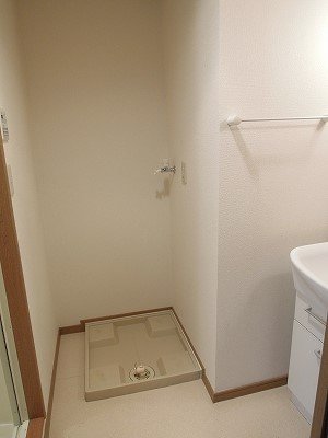 ＪＲ中央本線 新守山駅 徒歩13分 3階建 築21年の内装写真