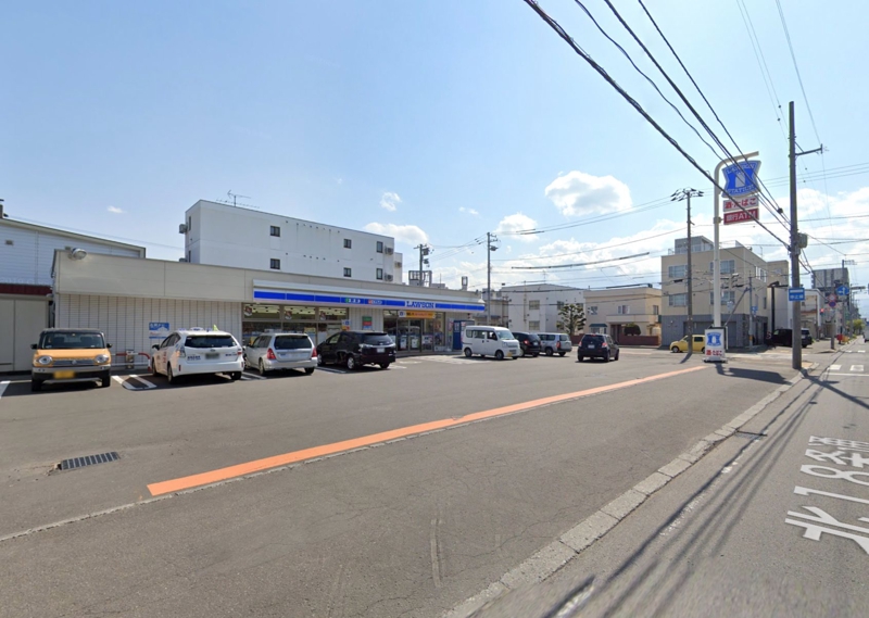 コンビニ　ローソン札幌北17東三丁目店（コンビニ）まで213m