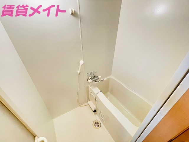 バス・シャワールーム　同物件別部屋写真
