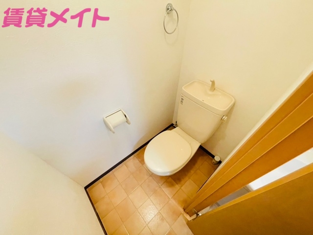 トイレ　同物件別部屋写真
